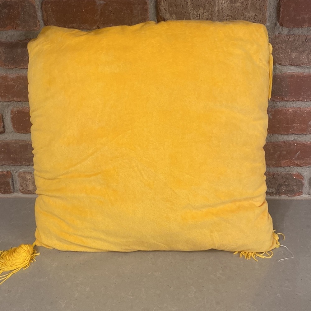 Harry Potter Gryffindor pillow with tassels - Picture 4 of 4